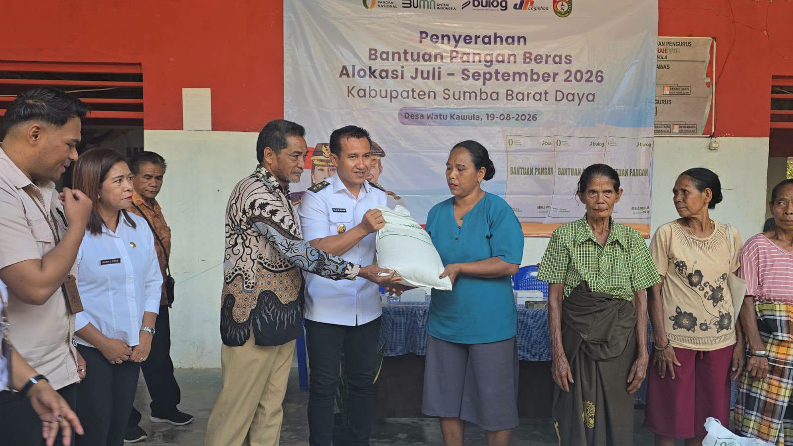 Pemerintah,Ekonomi, Sosial, Penyaluran, 1.718 Ton ,Beras , 5,7.294 Warga ,Sumba Barat Daya,Bantuan Pangan